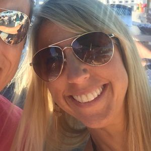 Meet your Posher, Julie